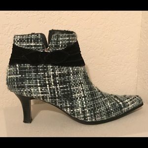 Predictions short boot